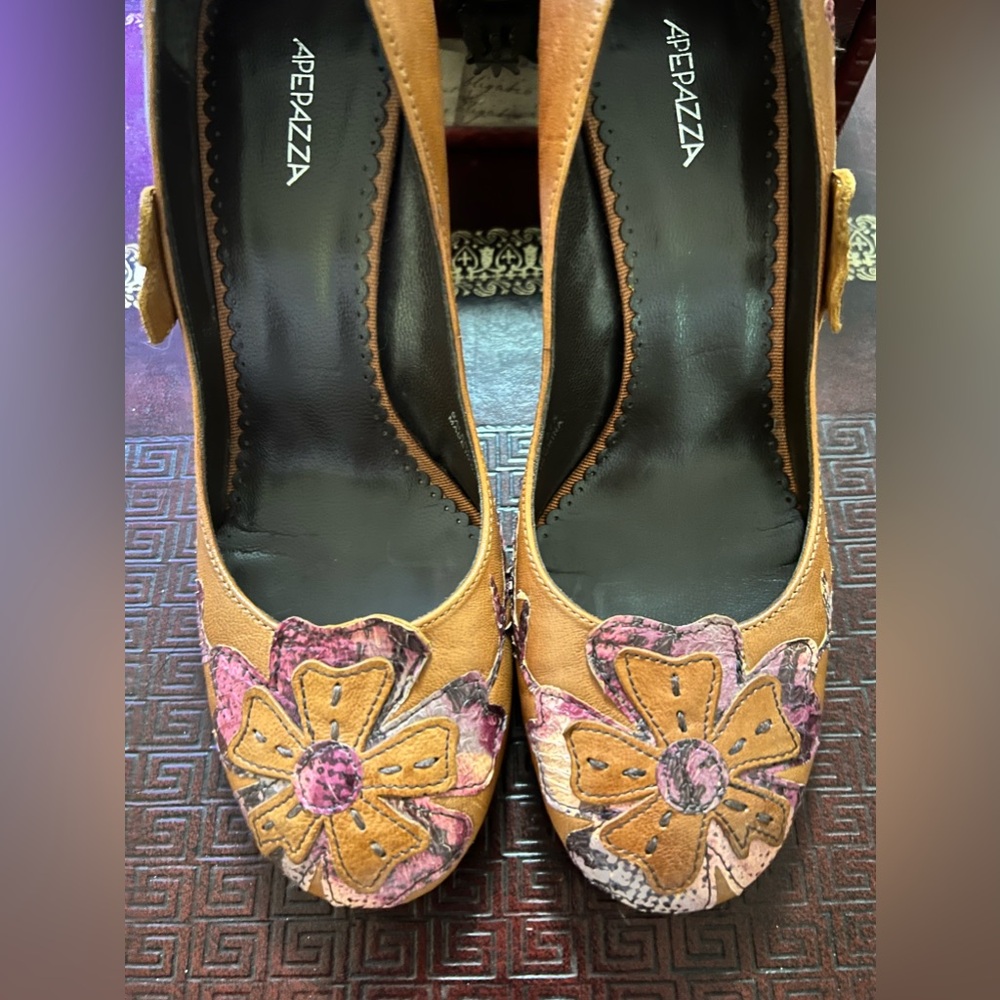 Vintage Apepazza Leather Appliqué Heels